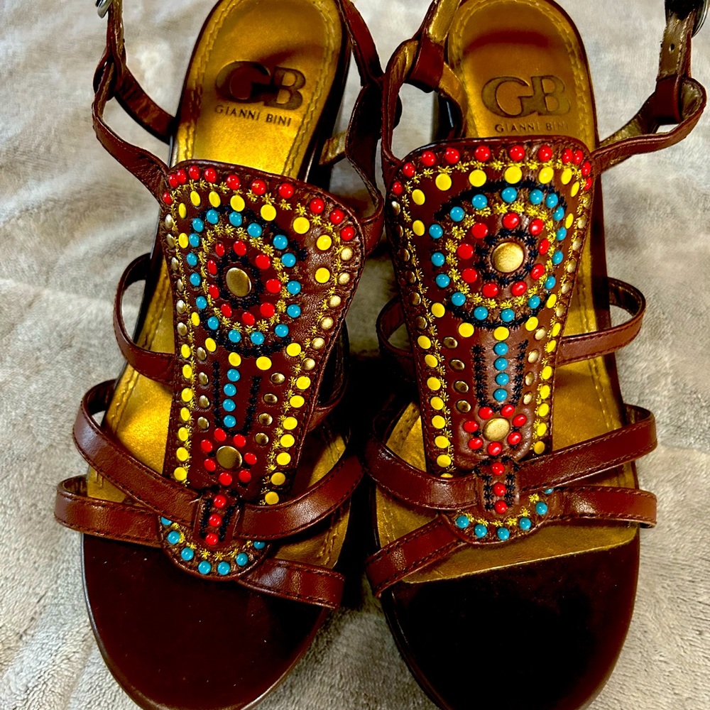 Gianni Bono Wedge Leather sandals with beautiful color beading size 7.5